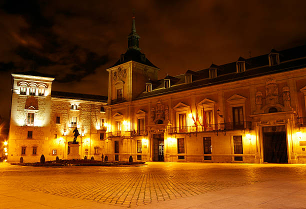 istock View of  palace at night 497007523