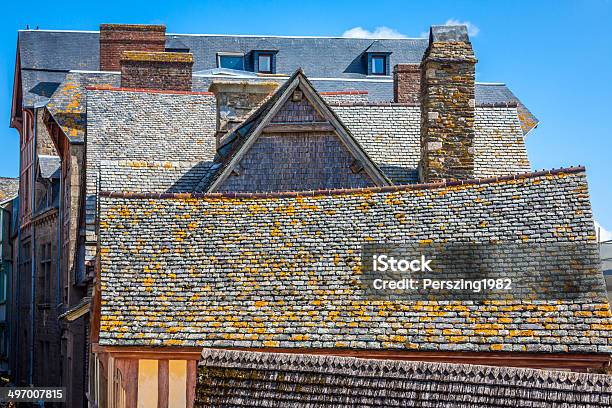 E Tetti Delle Case Del Villaggio - Fotografie stock e altre immagini di Abbazia - Abbazia, Arcangelo Michele, Architettura