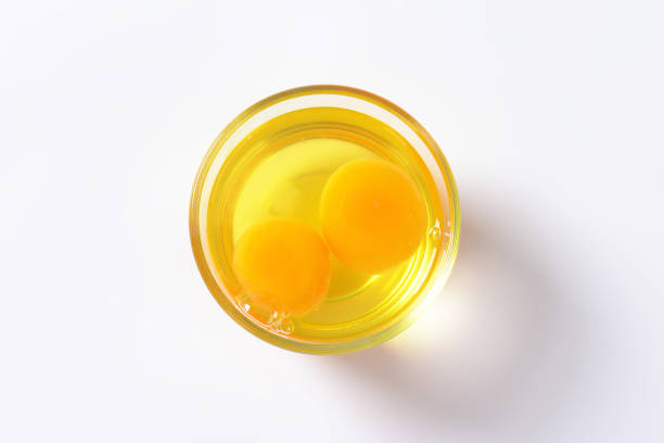 istock Egg whites and yolks in glass bowl 497009598