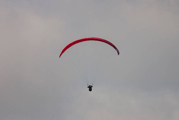 spadochroniarstwo - men jumping mid air air pump zdjęcia i obrazy z banku zdjęć