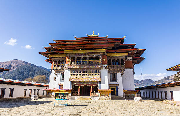 gangtey kloster - bhutan himalayas buddhism monastery stock-fotos und bilder
