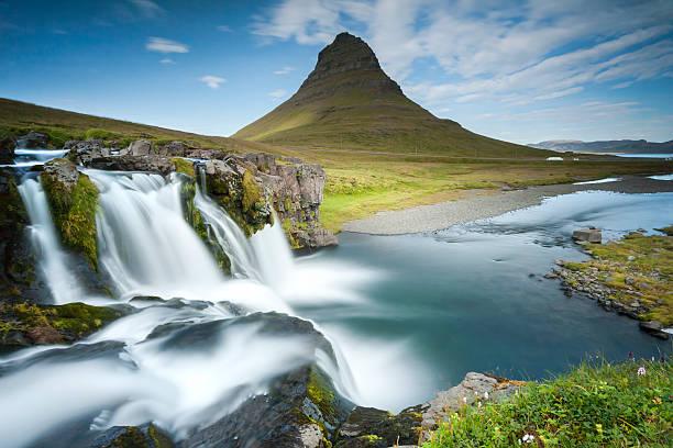 kirkjufell - snaefellsnes fotografías e imágenes de stock