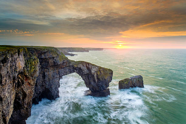 зеленый мост sunrise - south wales стоковые фото и изображения