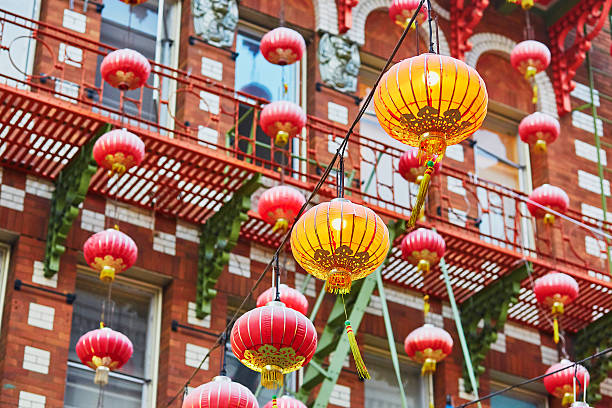 czerwony chińskich lampionów w chinatown, san francisco - chinatown zdjęcia i obrazy z banku zdjęć