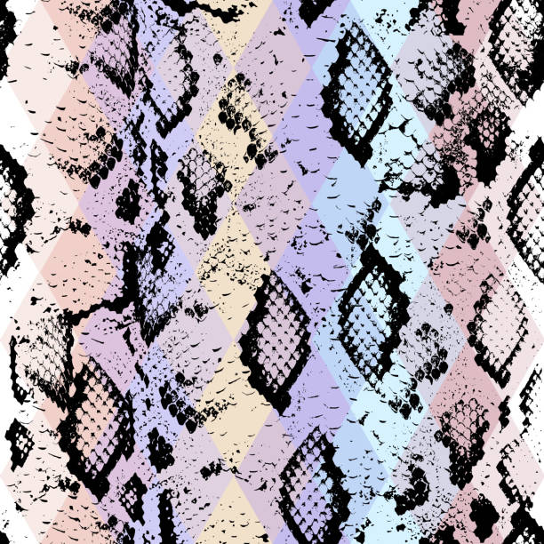 illustrations, cliparts, dessins animés et icônes de parallélogramme peau de serpent. fond géométrique. motif sans couture noir et violet bleu - reticulated