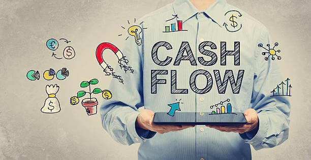 cash flow concept with young man holding a tablet - 現金流轉 圖片 個照片及圖片檔