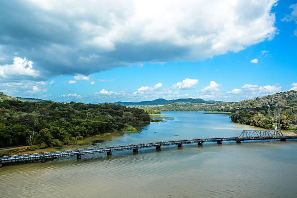 gatun lake, panama - panama canal panama canal construction zdjęcia i obrazy z banku zdjęć