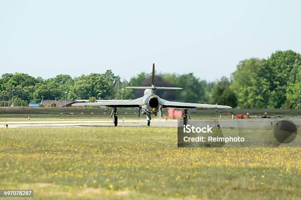 Caccia Militare Hawker Hunter - Fotografie stock e altre immagini di Aeroplano - Aeroplano, Aeroporto, Ala di aeroplano