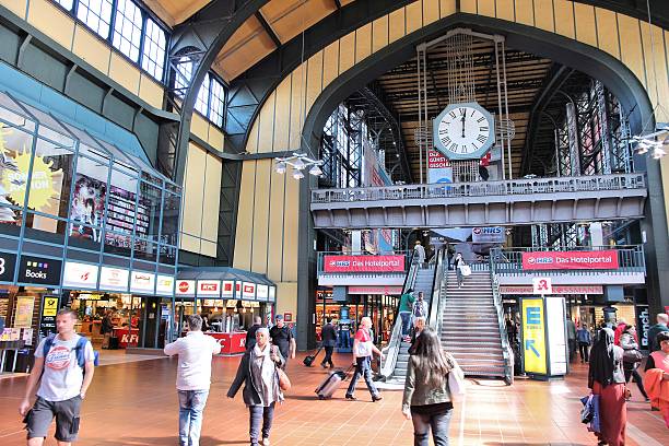 estação de hamburgo - clock railroad station station subway station - fotografias e filmes do acervo