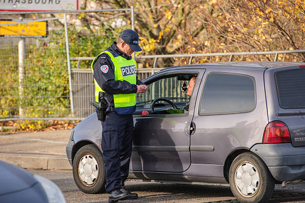 francja paryż ataków granic z niemiec officer czek papierowy - muslim terrorist zdjęcia i obrazy z banku zdjęć