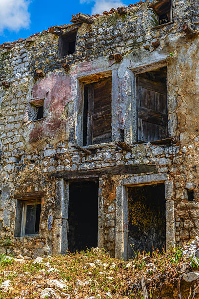 Ruína, derelict house - foto de acervo