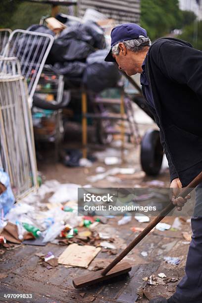 Controlar La Limpieza Ish La Ciudad Foto de stock y más banco de imágenes de Basura - Basura, Actividad física, Adulto