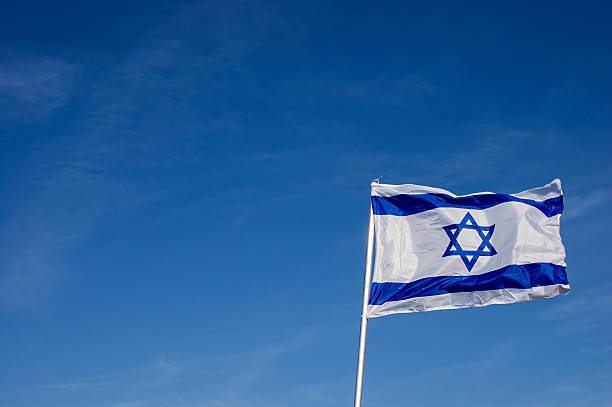 israeli flag in strong wind - israël stockfoto's en -beelden