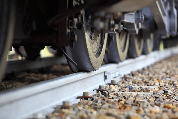 le ruote ferroviarie - ferrovia sopraelevata foto e immagini stock