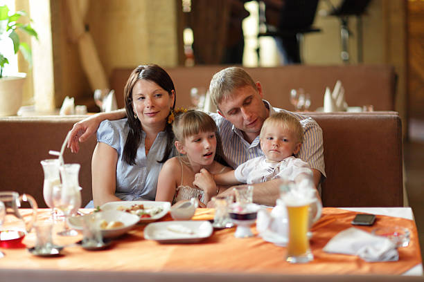 istock Family at restaurant 497120370