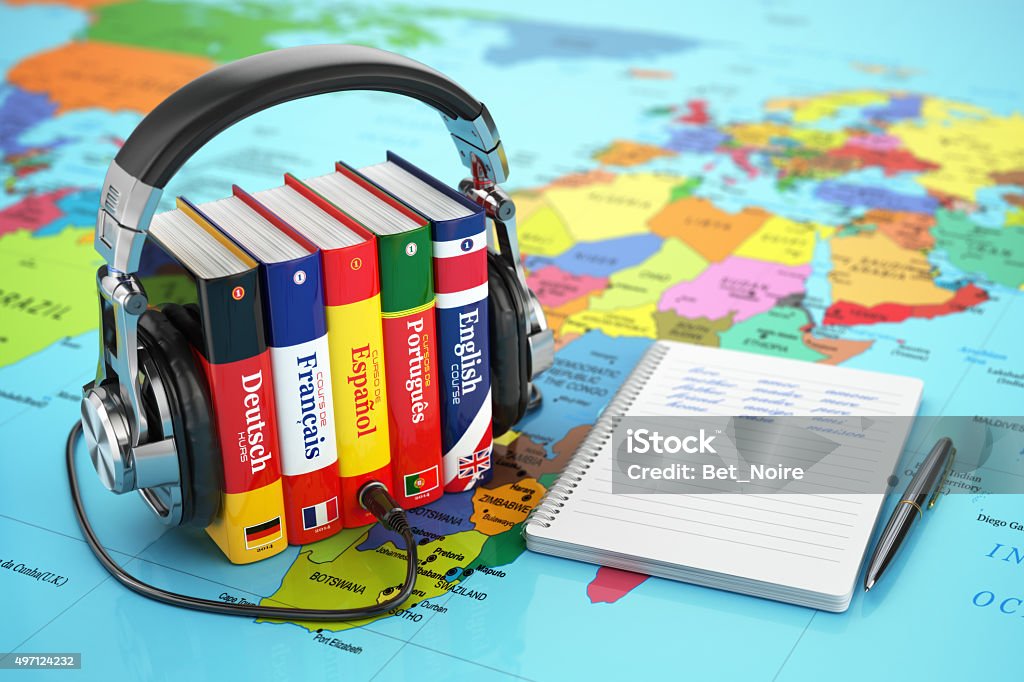 El aprendizaje de idiomas en línea. Audiobooks concepto. Libros y headpho - Foto de stock de Hablar libre de derechos