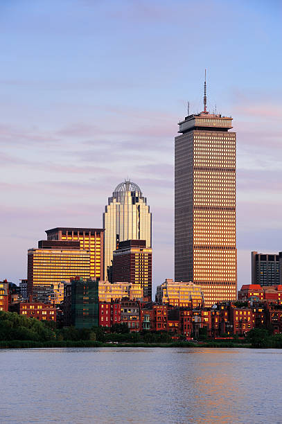 boston - boston skyline charles river blue fotografías e imágenes de stock