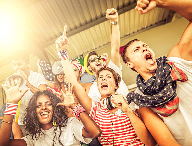 grupo multirracial de las naciones unidas partidarios juntos - face paint audio fotografías e imágenes de stock