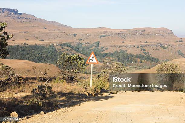 Sani Aprobado En Tierras Altas Orientales Lesoto Foto de stock y más banco de imágenes de Aire libre - Aire libre, Belleza de la naturaleza, Carretera con curvas