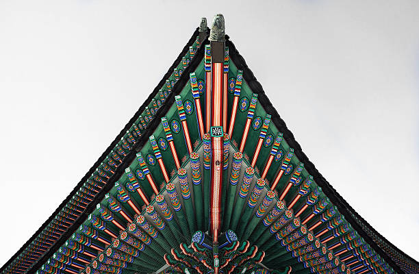 Modern buildings and old Korean buildings are in harmony.