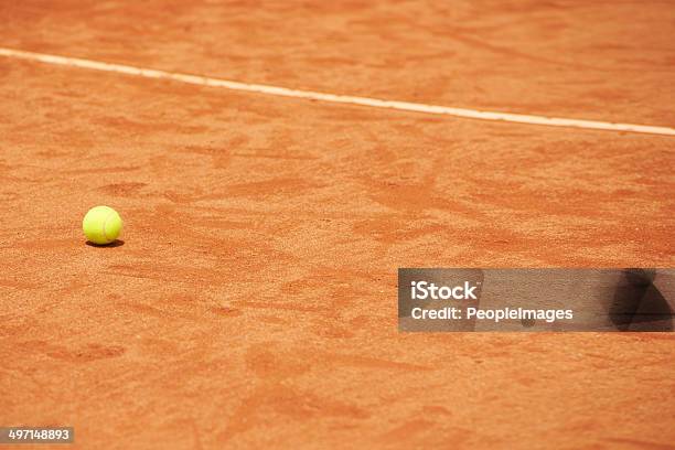 A Peça Mais Importante De Um Jogo De Ténis - Fotografias de stock e mais imagens de Barro - Barro, Ténis - Desporto com Raqueta, Amarelo