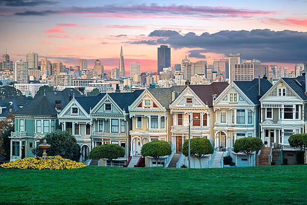 ペインティッドサンフランシスコの女性 - san francisco county san francisco bay area house painted ladies ストックフォトと画像