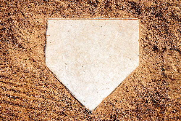 home plate - honkbal stockfoto's en -beelden