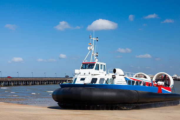 ryde hovercraft ilha de wight - ryde imagens e fotografias de stock