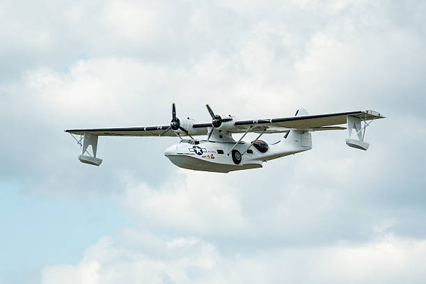 consolidated pby カタリナ - airshow airplane weather military ストックフォトと画像