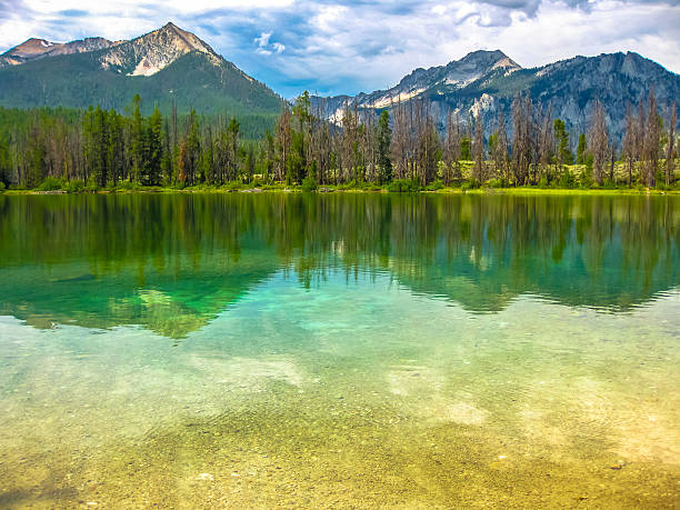 Alice Lake Idaho Spectacular landscape of Sawtooth National Forest which is reflected in Alice Lake, heart of Idaho, United States. Sawtooth National Recreation Area stock pictures, royalty-free photos & images