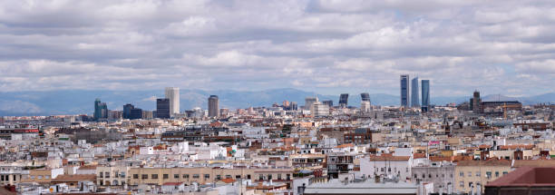 skyline de madrid - madrid built structure house spain imagens e fotografias de stock