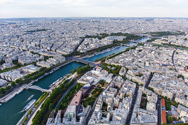 widok z sekwany - paris france roof apartment aerial view zdjęcia i obrazy z banku zdjęć