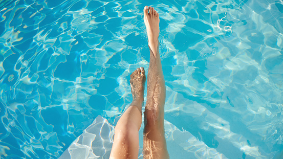 Cropped shot of a woman's legs in the water of a swimming poolhttp://195.154.178.81/DATA/i_collage/pu/shoots/805938.jpg