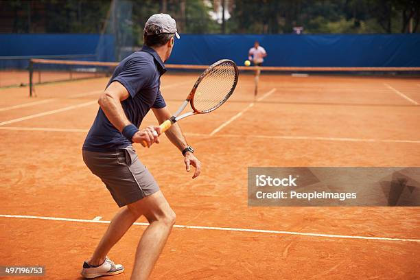 Son Amigos Y Grandes Competidores En La Cancha Foto de stock y más banco de imágenes de Tenis - Tenis, Pistas, Vista posterior