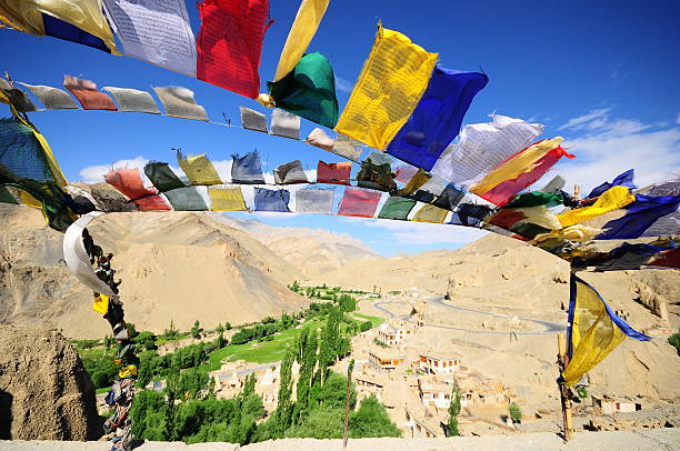 gebet flags - bhutanese flag stock-fotos und bilder