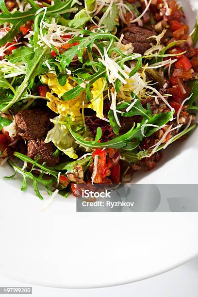 Photo libre de droit de Salade Avec De La Viande banque d'images et plus d'images libres de droit de Aliment - Aliment, Assiette, Cuisine italienne