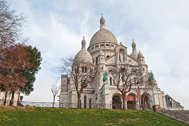 istock paris montmartre street 15 497214125