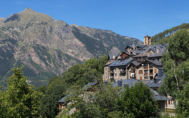 dorf taull - vall de boi stock-fotos und bilder