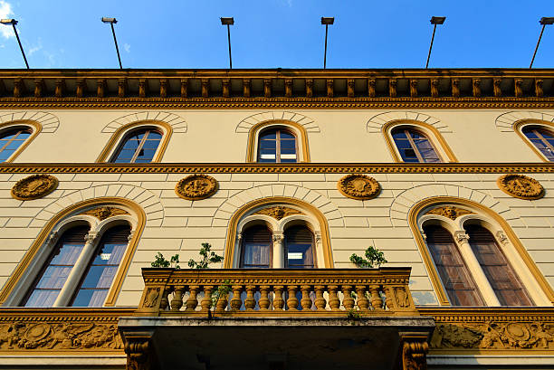 são paulo, brasil: italianate fachada com frieze - mullion windows imagens e fotografias de stock