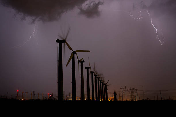 verão tempestade no deserto com moinhos de vento de movimento - thundershowers imagens e fotografias de stock