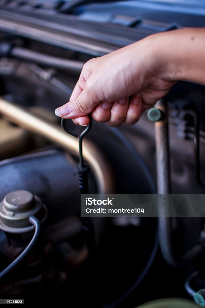 Überprüfung der Öl - Lizenzfrei Auto Stock-Foto