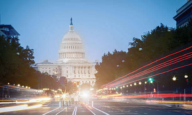 il capitol building di notte - tenda igloo foto e immagini stock