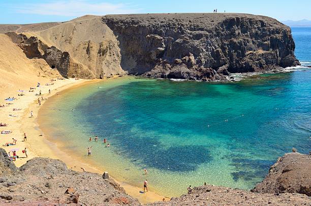 papagayo пляж - lanzarote bay canary islands beach стоковые фото и изображения