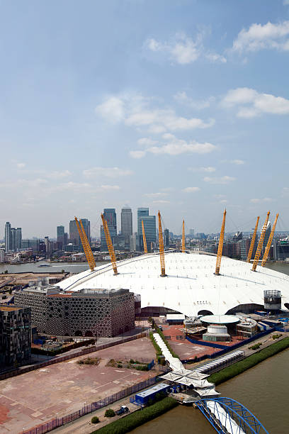 brytanii anglia, z widokiem na panoramę londynu i canary wharf - millennium dome zdjęcia i obrazy z banku zdjęć