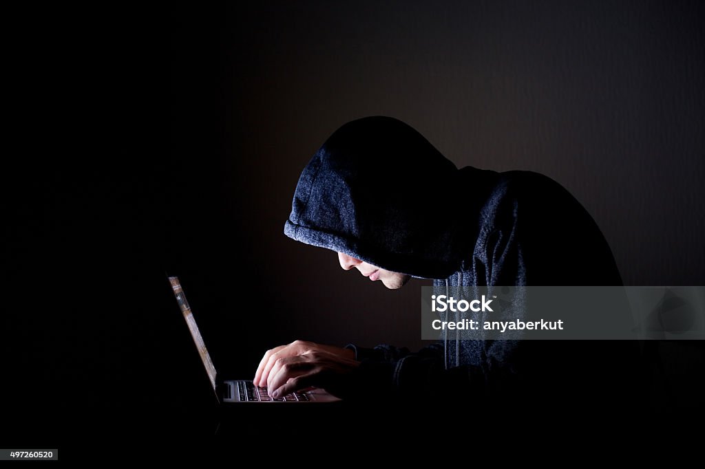 hacker mit laptop - Lizenzfrei Internet Stock-Foto