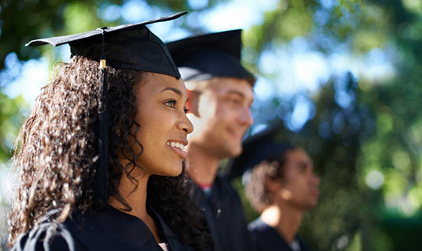 siamo pronti ad affrontare il mondo reale - graduation student women beauty foto e immagini stock