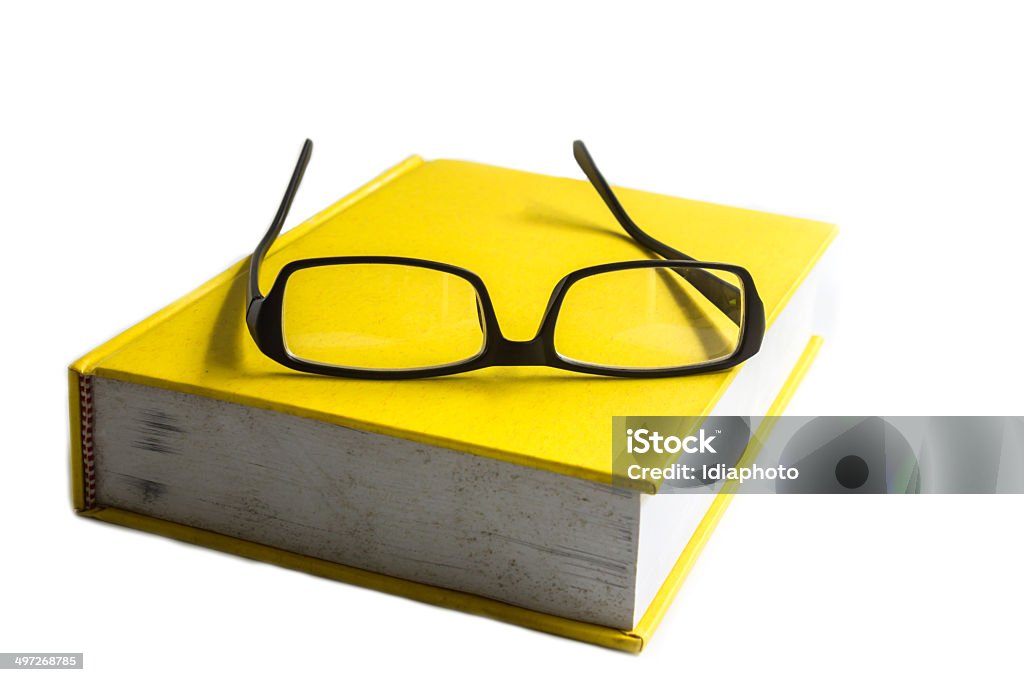 Libro e occhiali - Foto stock royalty-free di Ambientazione interna