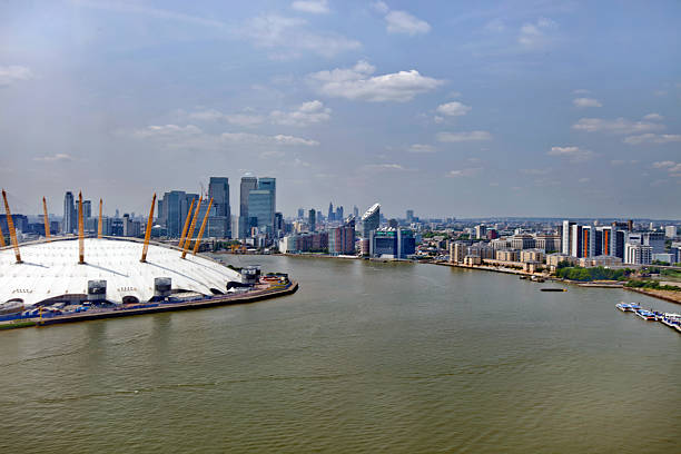 regno unito, in inghilterra, londra e canary wharf skyline - millennium dome foto e immagini stock