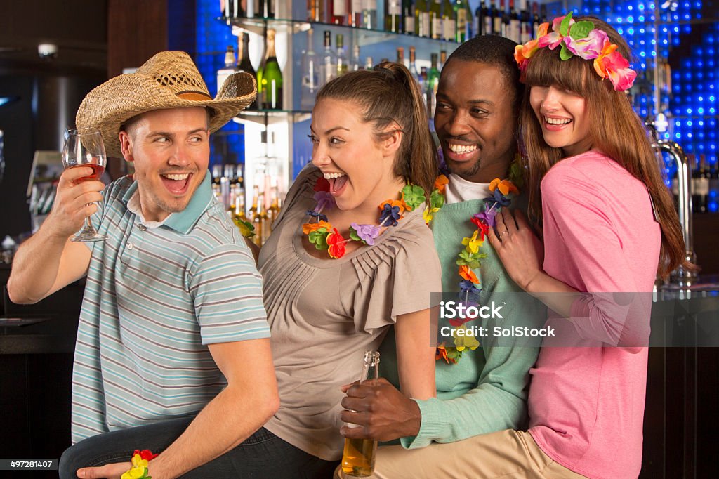 Gruppe von Freunden eine Party In der Bar - Lizenzfrei 25-29 Jahre Stock-Foto