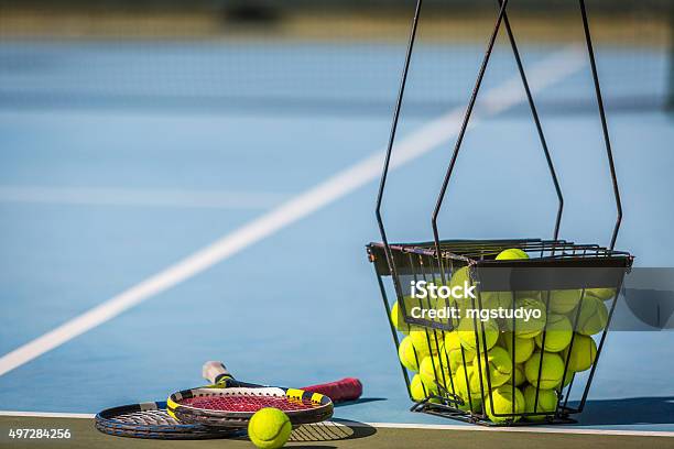 Foto de Prática De Tênis e mais fotos de stock de Cesto - Cesto, Cesta de Basquete, Tênis - Esporte de Raquete